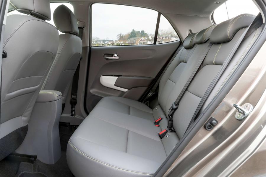 Интерьер Kia Picanto X-Line S (JA) 2018 года  (UK) (фото 14 из 25)